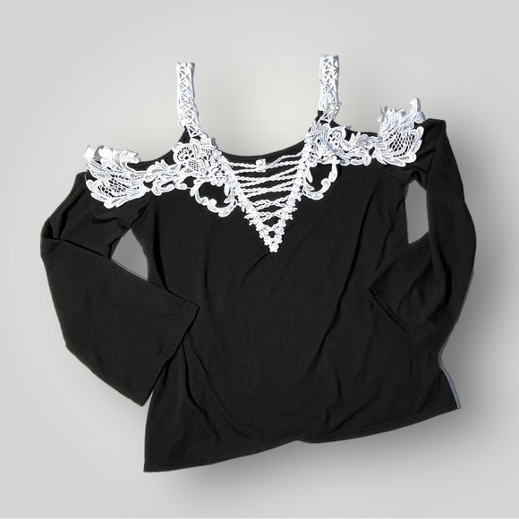 Amy Fashion Black Top with White Lace - Picture 2 of 16